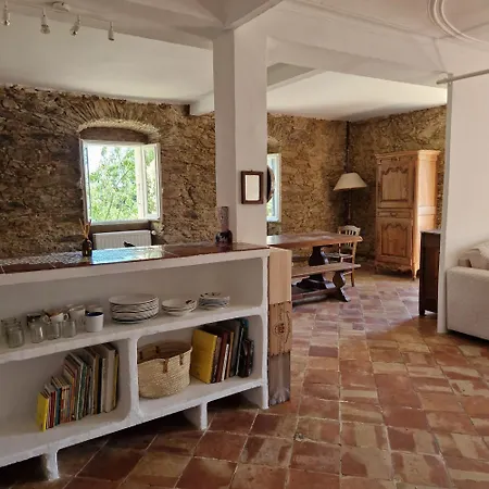 Le Bougainvillier Maison Vigneronne *
